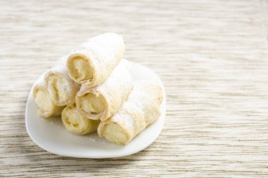 Cannoli ricotta krema ile doldurulmuş 
