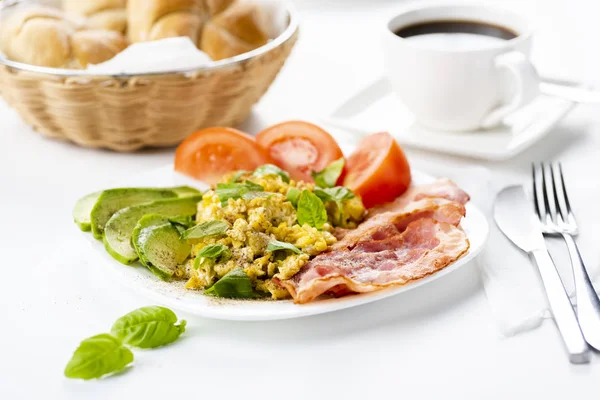 Bacon and eggs with avocado and tomato, bread and coffee — Stock Photo, Image