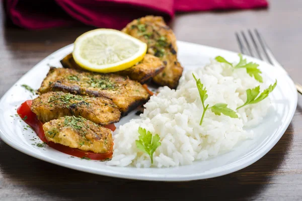 ハーブの味付けの魚します。 — ストック写真