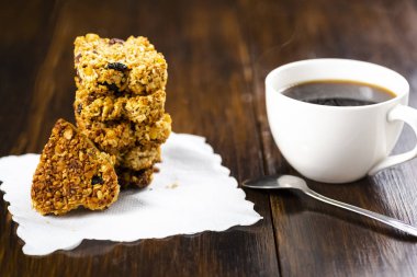 Ev yapımı yulaf ezmeli kurabiye kuru üzüm ve ballı