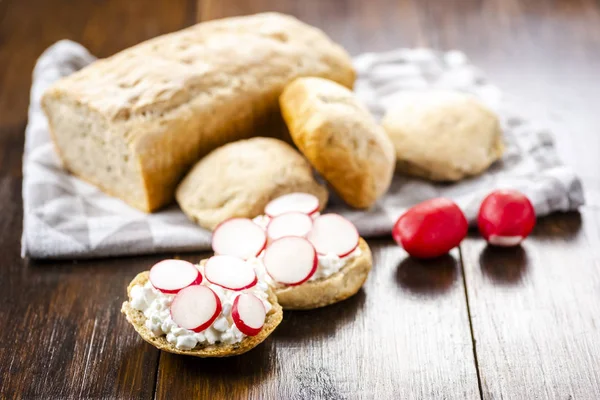 Pão saboroso a base de um bom café da manhã — Fotografia de Stock