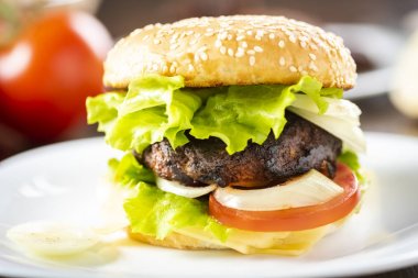Ev yapımı burger peynirli