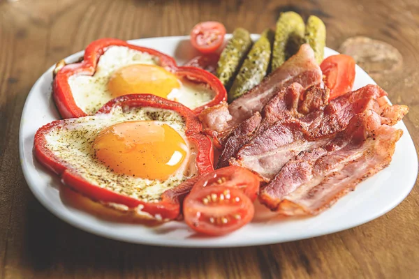 A simple sandwich with bacon — Stock Photo, Image