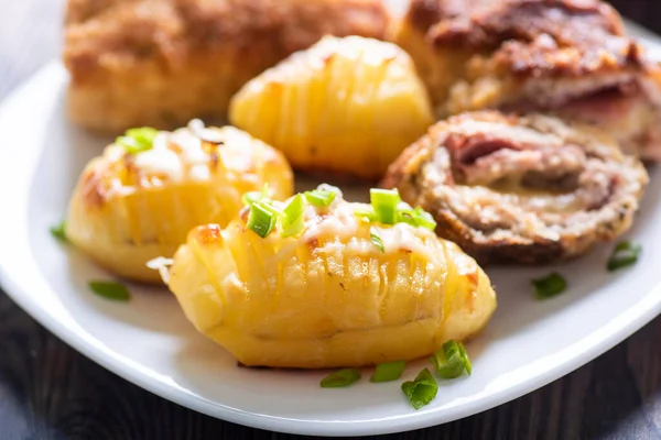 Cutlet Cordon Bleu Hasselback Potatoes Simple Tasty Dish — Stock Photo, Image