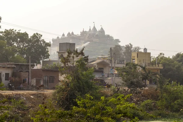 锡吕 · 茹拉尼寺寺 Barsana.India — 图库照片