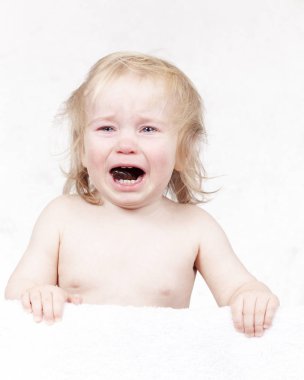 duygusal portresini Ağlayan bebek toddler sarışın uzun saç gözyaşları