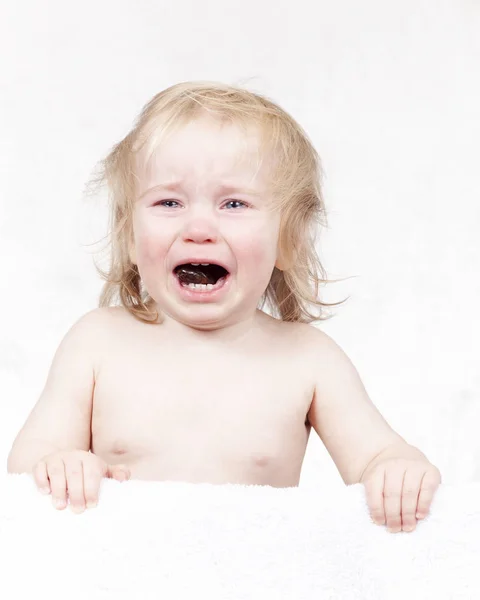 Retrato de lágrimas emocionais chorando bebê criança loira cabelo longo — Fotografia de Stock