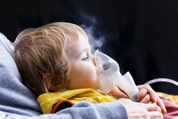 Inhalación infantil menor de un año — Foto de Stock