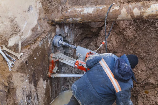 Diamond borrning maskin hål i betongen — Stockfoto