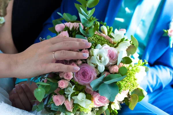 Bruiloft kleurrijk heldere boeket — Stockfoto