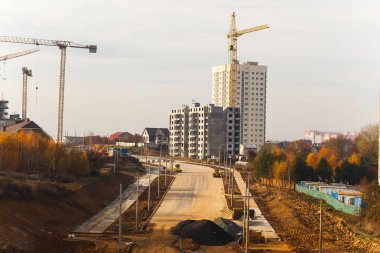 T yeni bölgesinde yollarının yapımı için makine