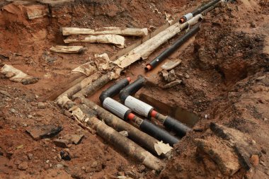 Onarım ve yedek su kanalizasyon borusu açmada