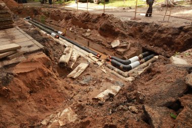 Onarım ve yedek su kanalizasyon borusu açmada