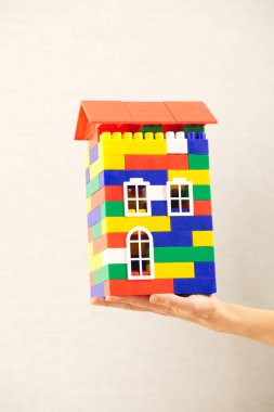 İngiliz anahtarı plastik oyuncak ev