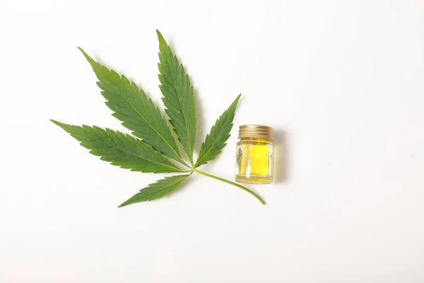 Cannabis deja productos de cáñamo aceite CBD — Foto de Stock