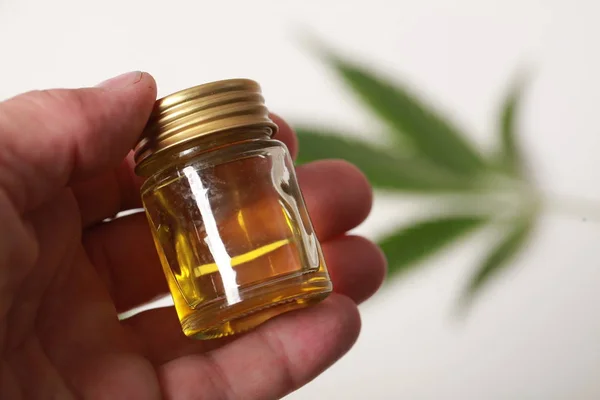 Esrar Cbd yağ kenevir ürünleri bırakır.