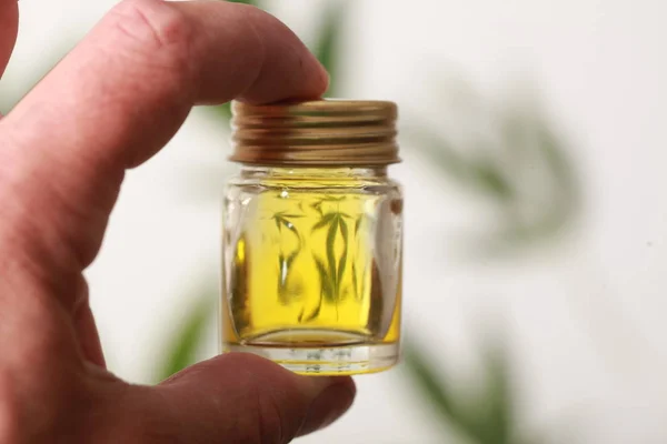 Esrar Cbd yağ kenevir ürünleri bırakır.