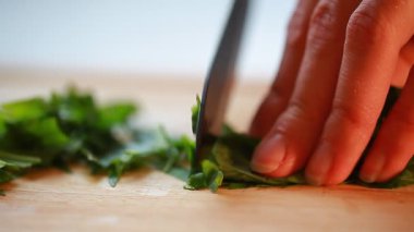 Esrar yaprak kesme salata için