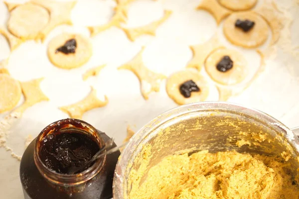 Domácí sušenky s džemem vaření — Stock fotografie