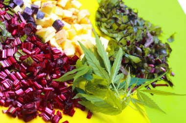 Kenevir salata taze pancar ve patates için malzemeler