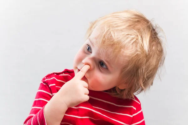 Portret funny baby småbarn blond pojke — Stockfoto