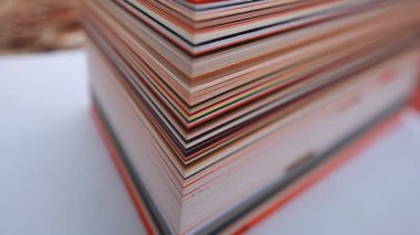 renkli karton yığını