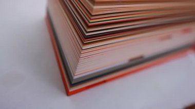 renkli karton yığını