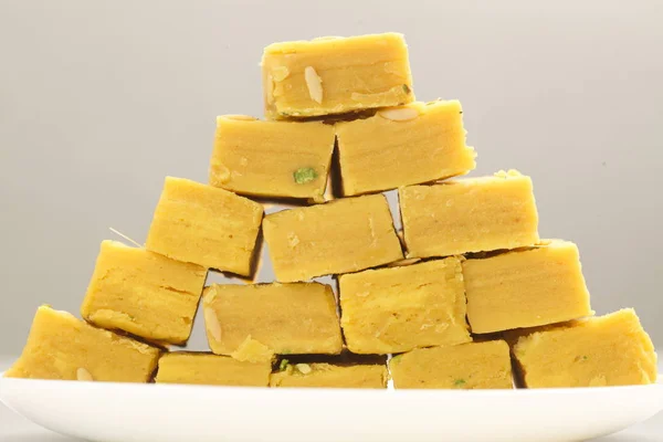 Bonbons indiens dessert soan papdi — Photo