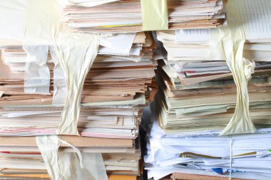 Eski ofis kağıtları atık kağıt geri dönüşüm için bir paket