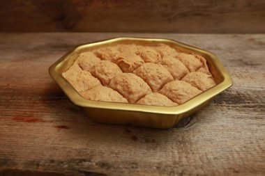 bir demir tencerede Türk Tahin Helva