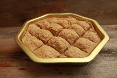 bir demir tencerede Türk Tahin Helva