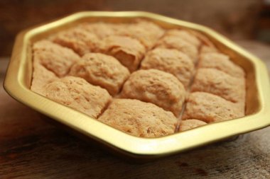 bir demir tencerede Türk Tahin Helva