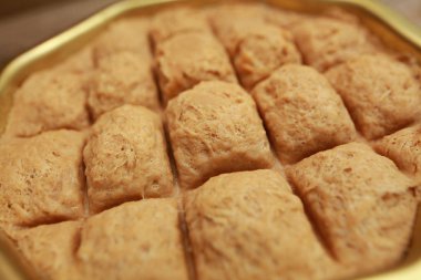 bir demir tencerede Türk Tahin Helva