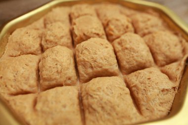 bir demir tencerede Türk Tahin Helva