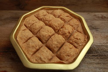 bir demir tencerede Türk Tahin Helva