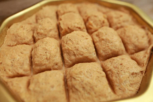 bir demir tencerede Türk Tahin Helva