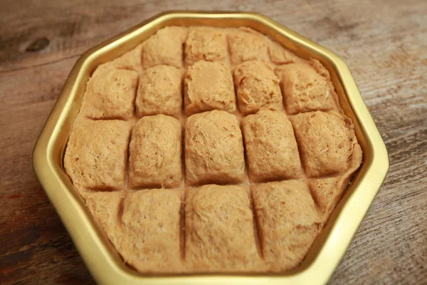 bir demir tencerede Türk Tahin Helva