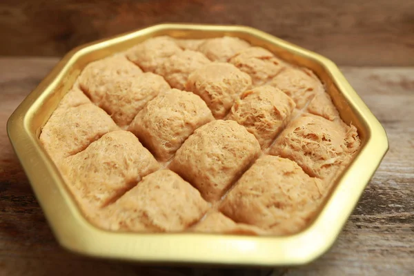 bir demir tencerede Türk Tahin Helva