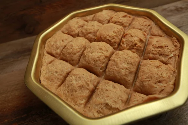 bir demir tencerede Türk Tahin Helva