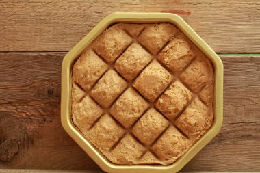 bir demir tencerede Türk Tahin Helva