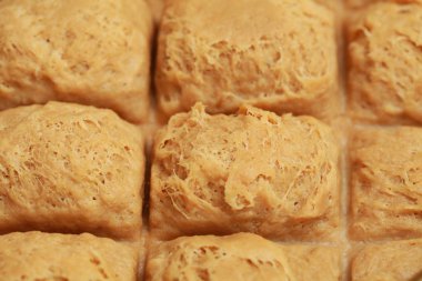 bir demir tencerede Türk Tahin Helva