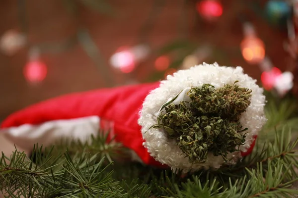마리화나와 붉은 산타 크리스마스 부팅 — 스톡 사진