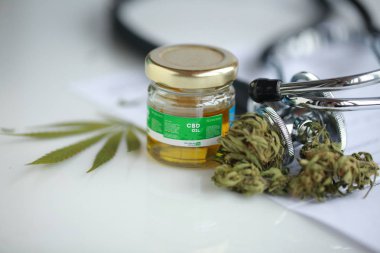 esrar, CBD yağı, steteskop ve tarif