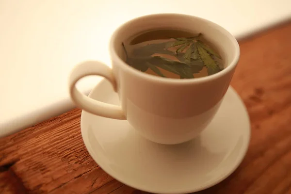 Чашка Чая Марихуаной — стоковое фото