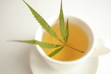 Esrar beyaz çay bardağı