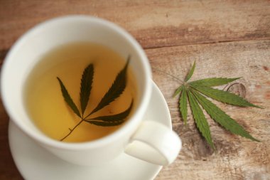 Esrar beyaz çay bardağı