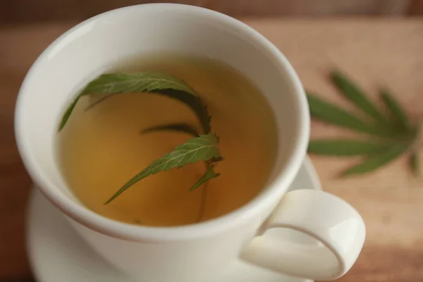 Cannabis Tee Weiße Tasse — Stockfoto