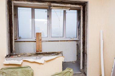 Plastik pencere ve kapı yükler