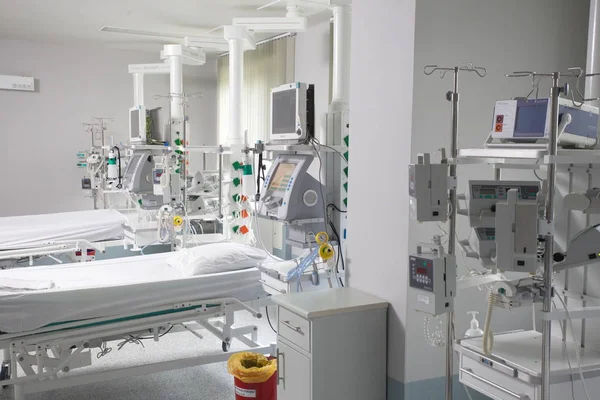 Sala de cirurgia equipamentos hospitalares ressuscitação médicos . — Fotografia de Stock