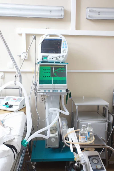 Sala de cirurgia médicos de ressuscitação de equipamentos hospitalares. Belar. — Fotografia de Stock